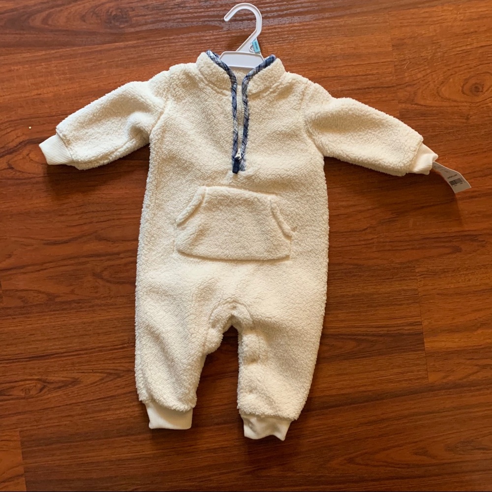 Carter’s 1 piece fuzzy - NWT 6M